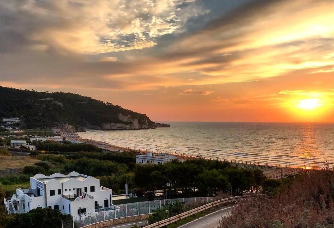 Albergo Villa A Mare ペスキチ エクステリア 写真