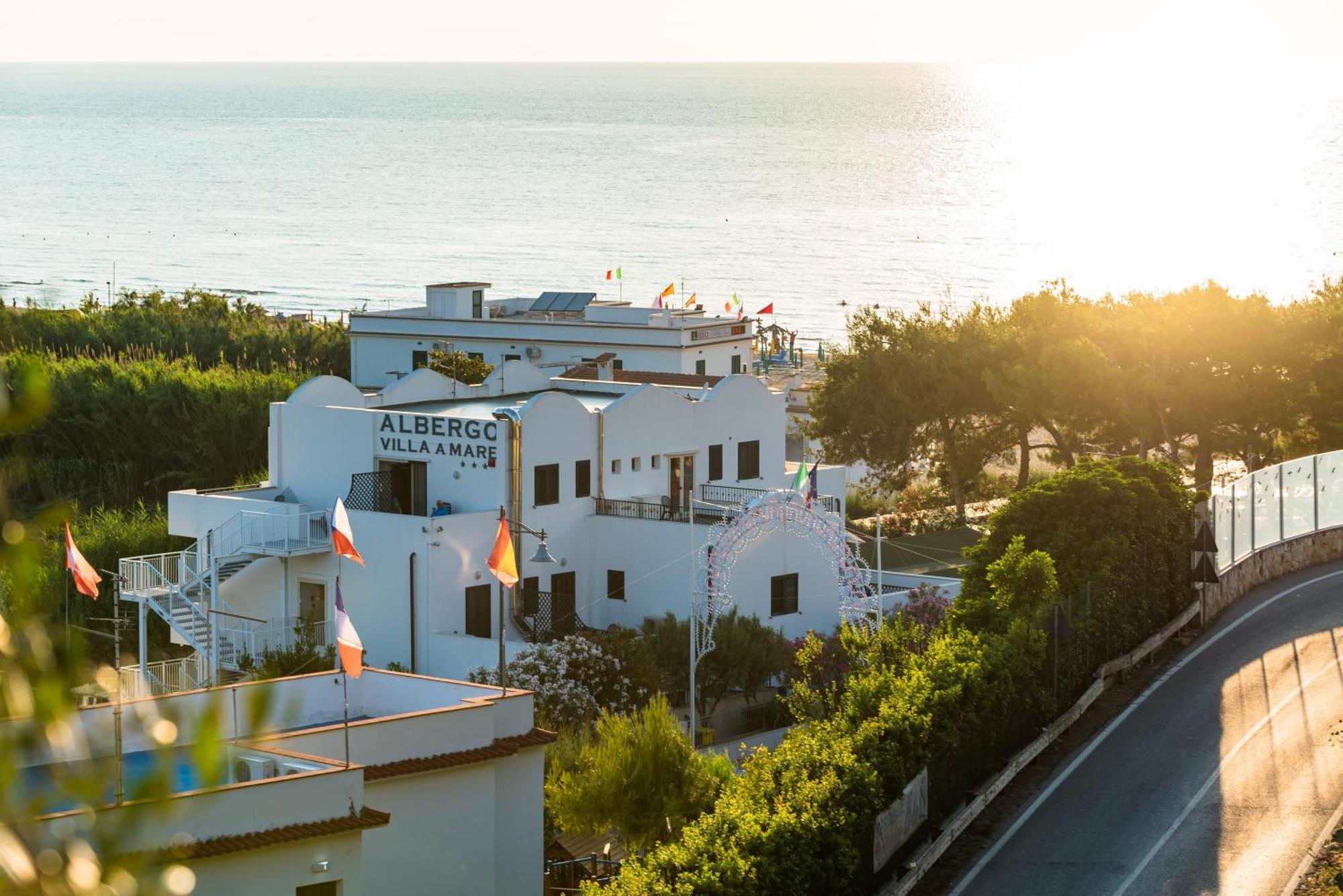 Albergo Villa A Mare ペスキチ エクステリア 写真